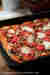Na grubym czy cienkim cieście, czyli domowa pizza z tuńczykiem, owczym serem i pomidorami