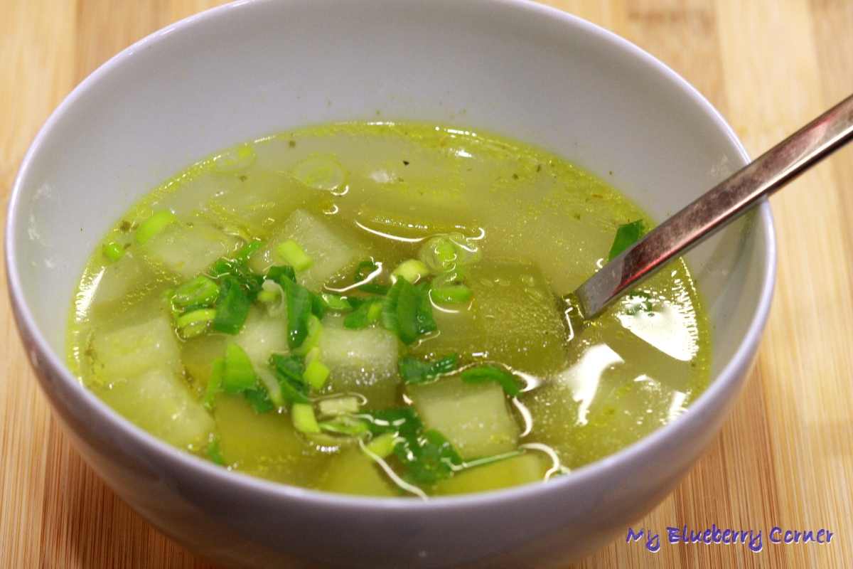 Wietnamska zupa z zimowego melona