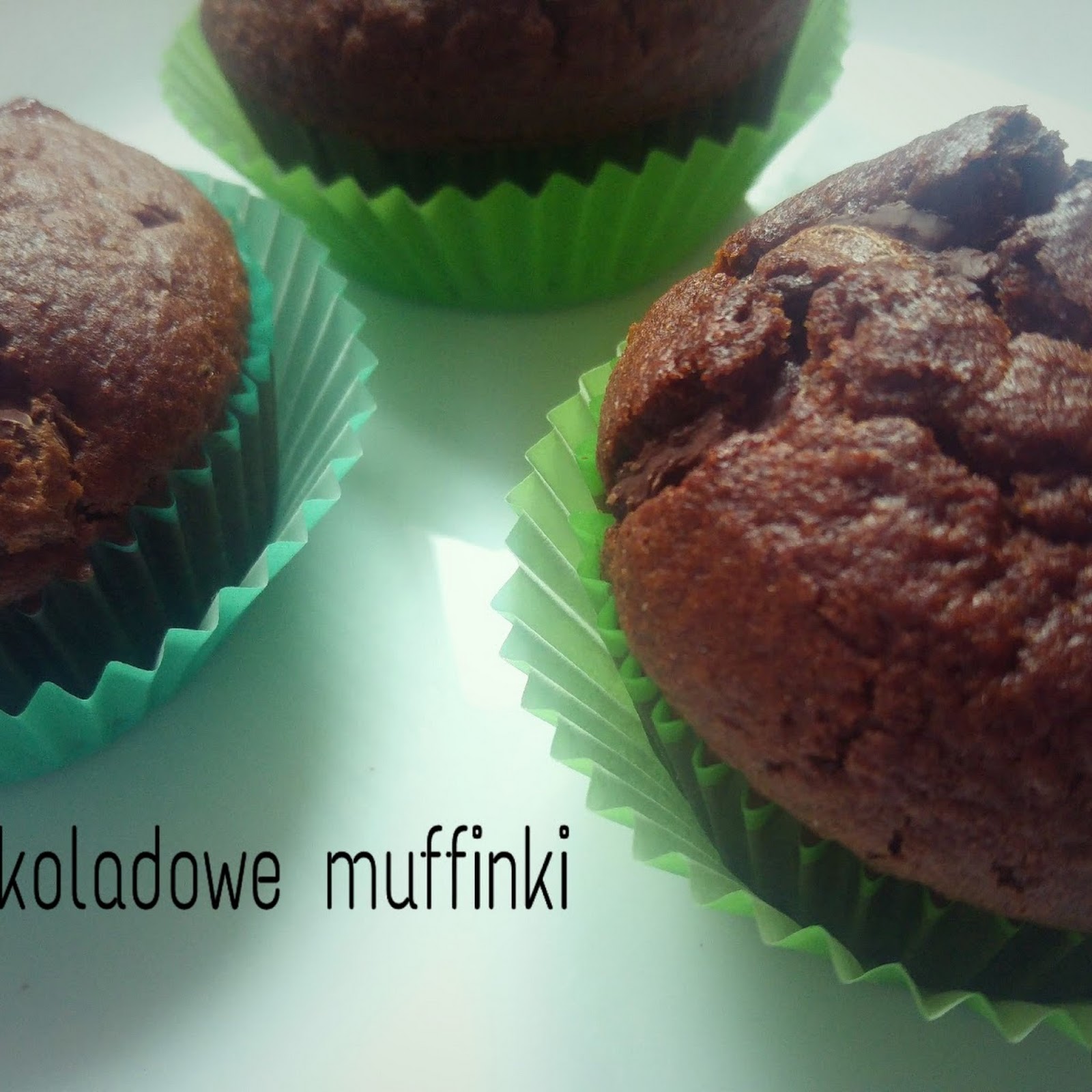 Muffinki czekoladowe z nadzieniem truskawkowym