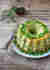 Timballo, włoska baba makaronowa z sycylijskim dzikim koprem i zielonym groszkiem