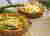 Tartoletki na spodzie orkiszowym ze szparagami, serem feta i suszonymi pomidorami