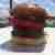 Hipsterski burger – z jagnięciny, z jarmużem i salsą pistacjowo miętową