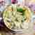 Sałatka makaronowa z brokułem, kukurydzą, serem i ogórkiem kiszonym