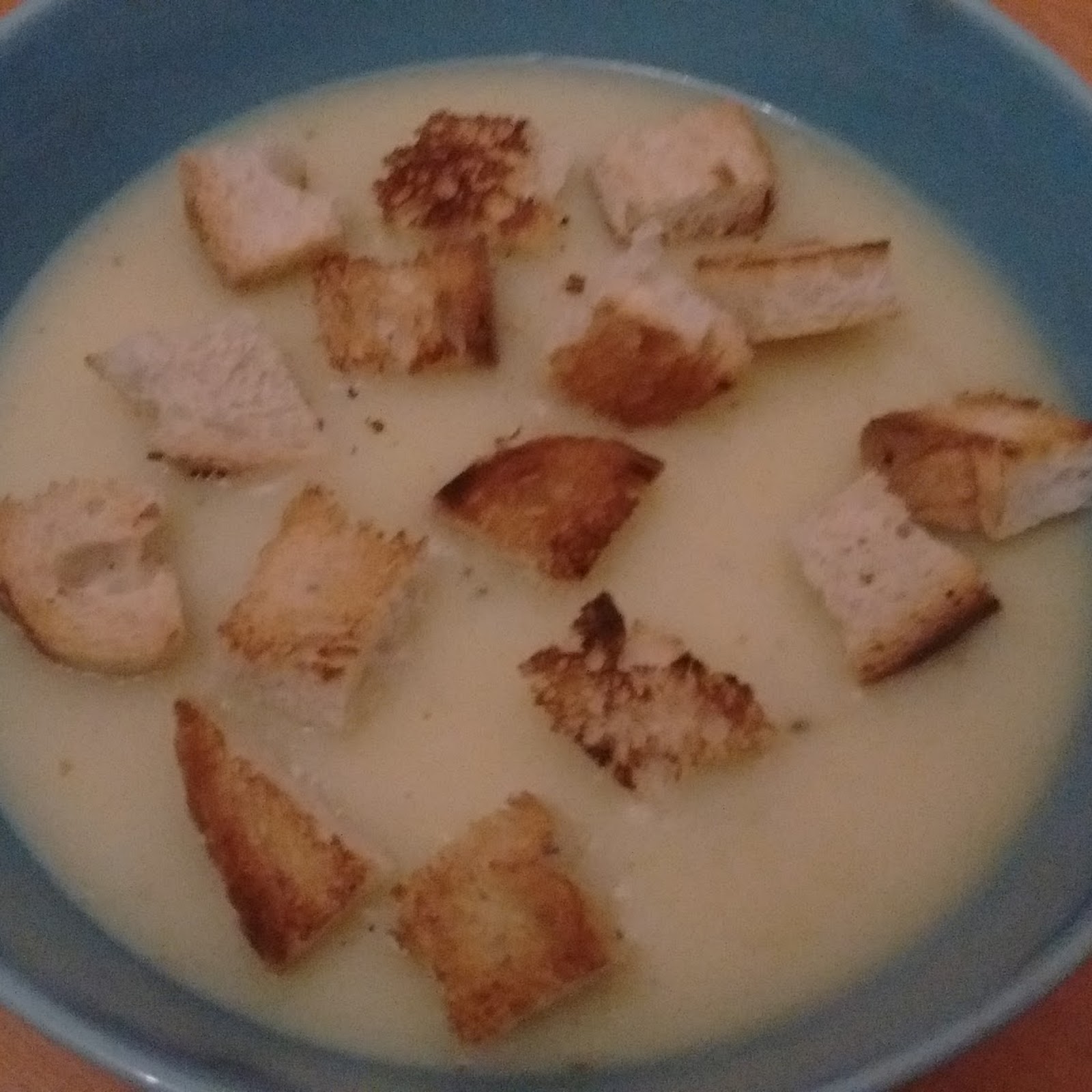 Pyszna kremowa zupa czosnkowa 