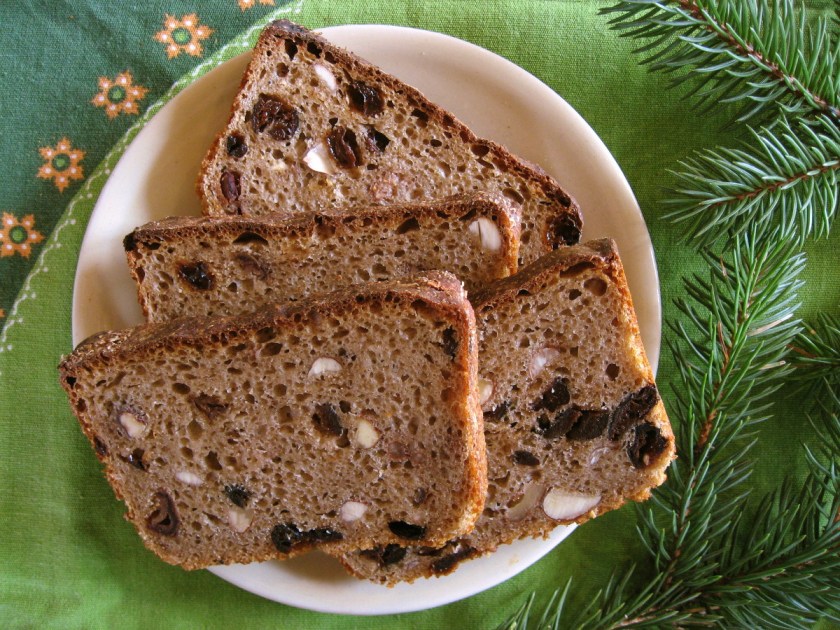 Świąteczny chleb bakaliowy inspirowany moczką