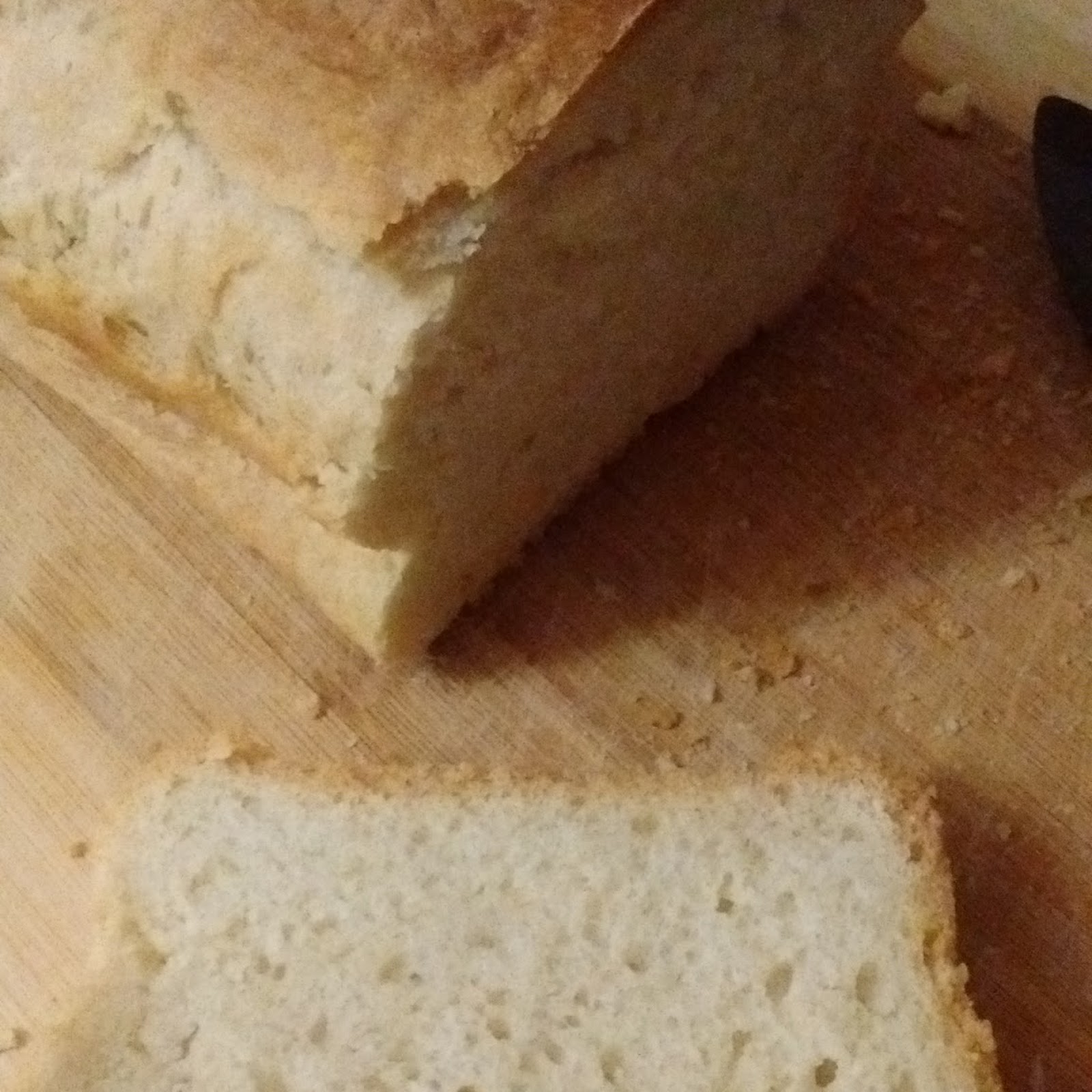 Chleb pszenny z odrobiną oliwy z oliwek