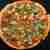 Pizza z indykiem, oliwkami i rukolą