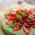 Bazyliwo-miętowy sernik jaglany z truskawkami (wegańskie, bezglutenowe, bez cukru)