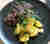 Wolno pieczona wołowina z rumianymi ziemniakami i sosem porzeczkowym