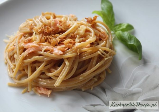 Spaghetti carbonara z łososiem