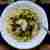 wegańska sałatka: kuskus, brokuły, suszone pomidory i płatki migdałów