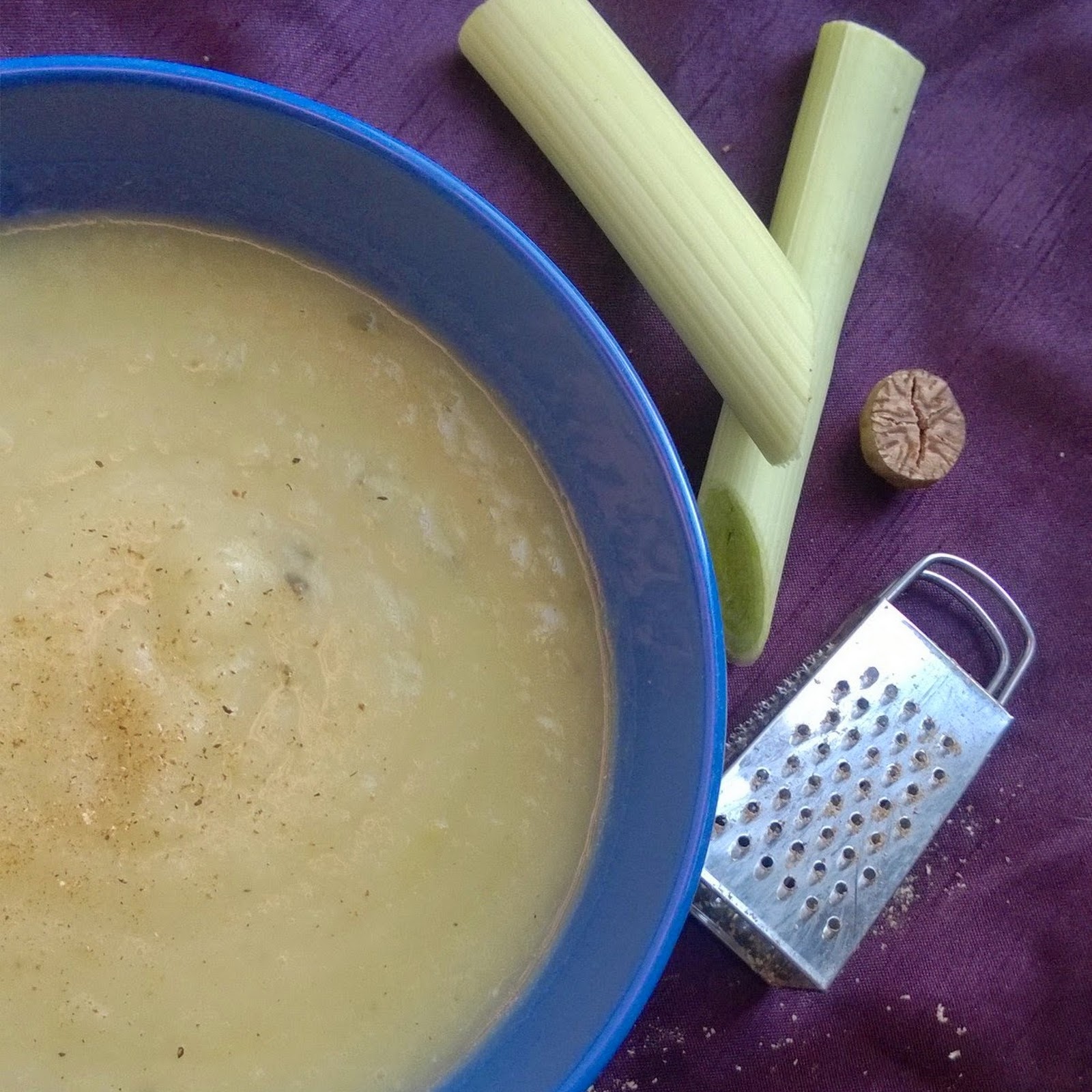 Rozgrzewająca porowa zupa krem z gałką muszkatołową