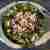 Sałatka z wędzonym kurczakiem, migdałami i sosem malinowym