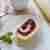 Lekka rolada z jagodami i białym serem