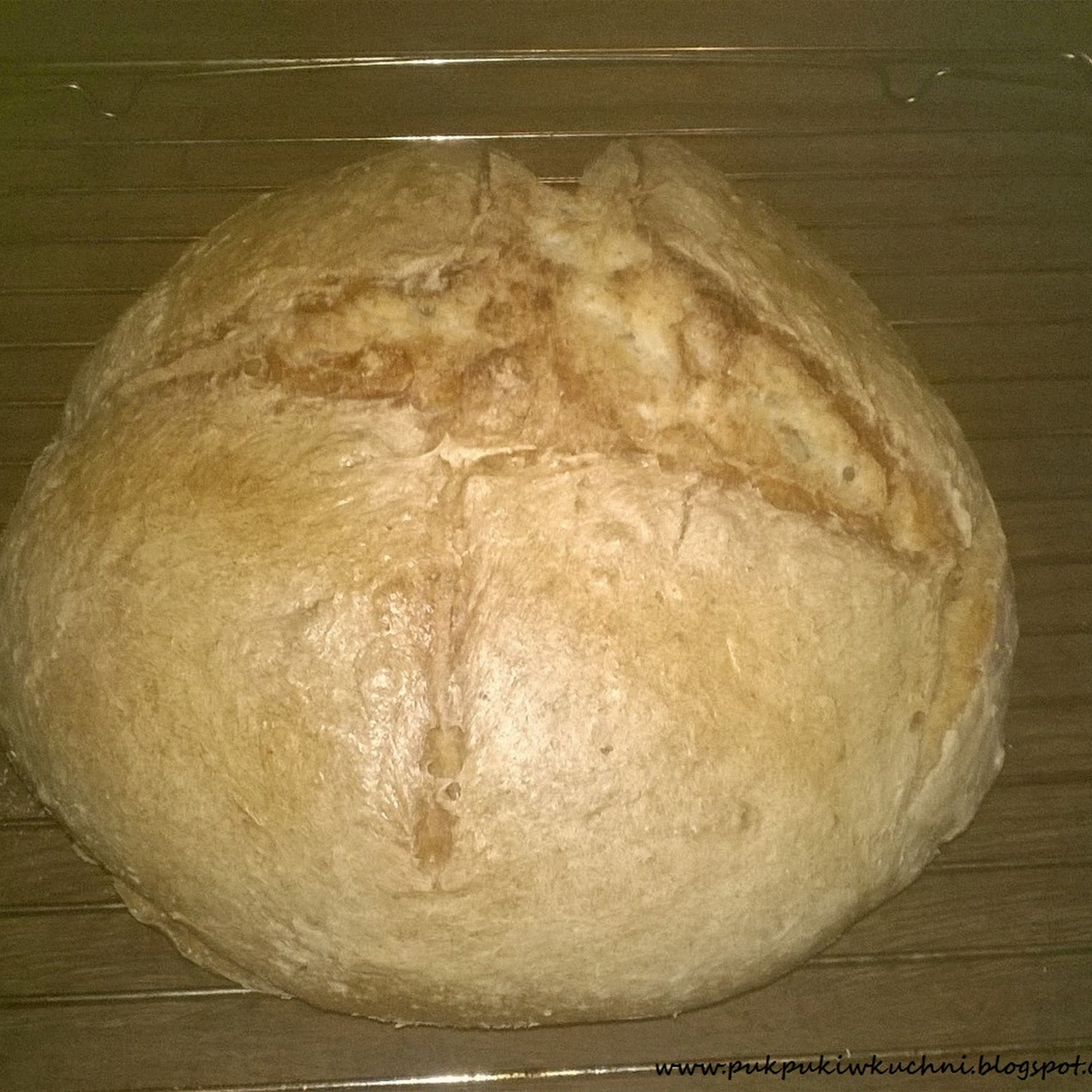Chleb domowy pieczony nocą