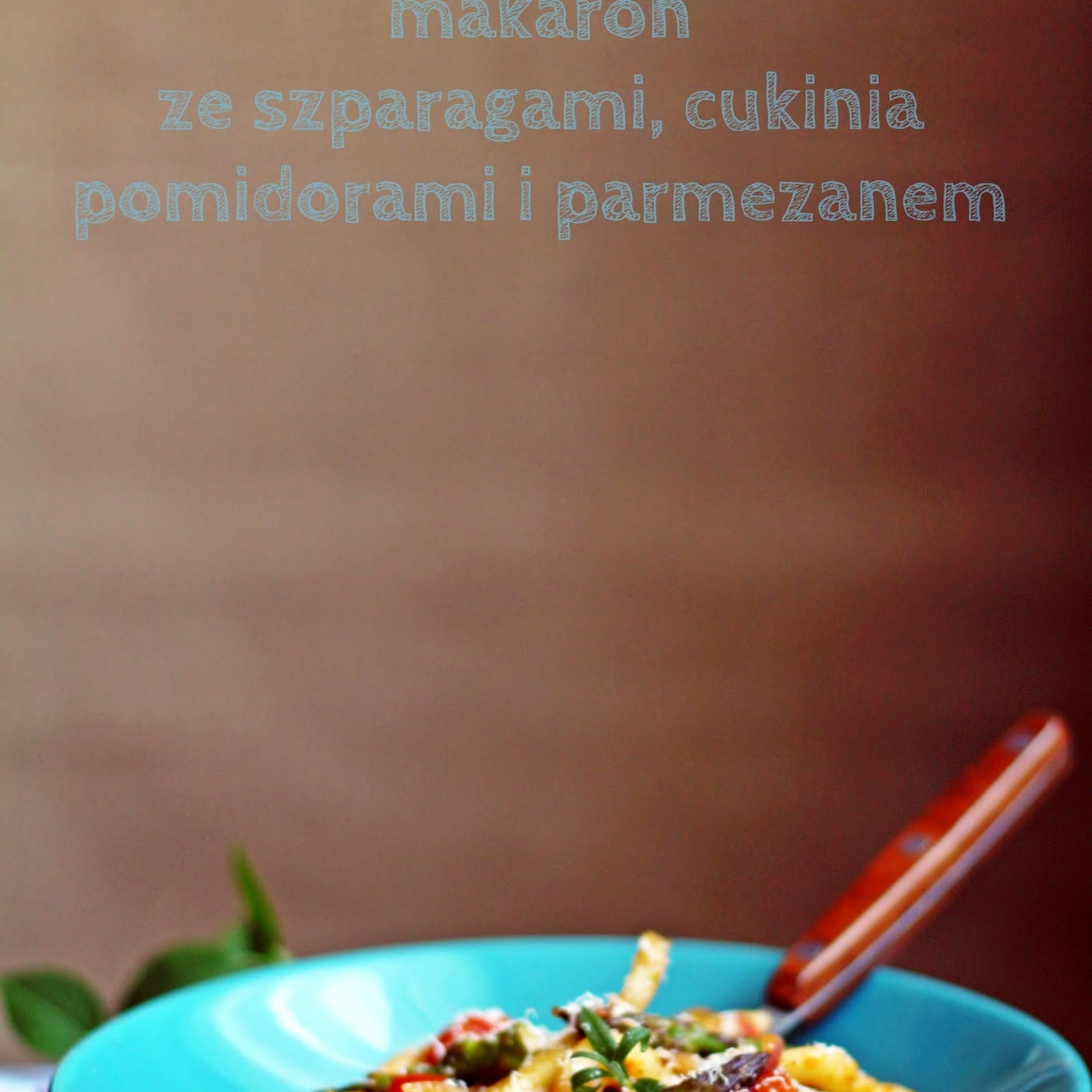 Makaron ze szparagami, cukinią i parmezanem