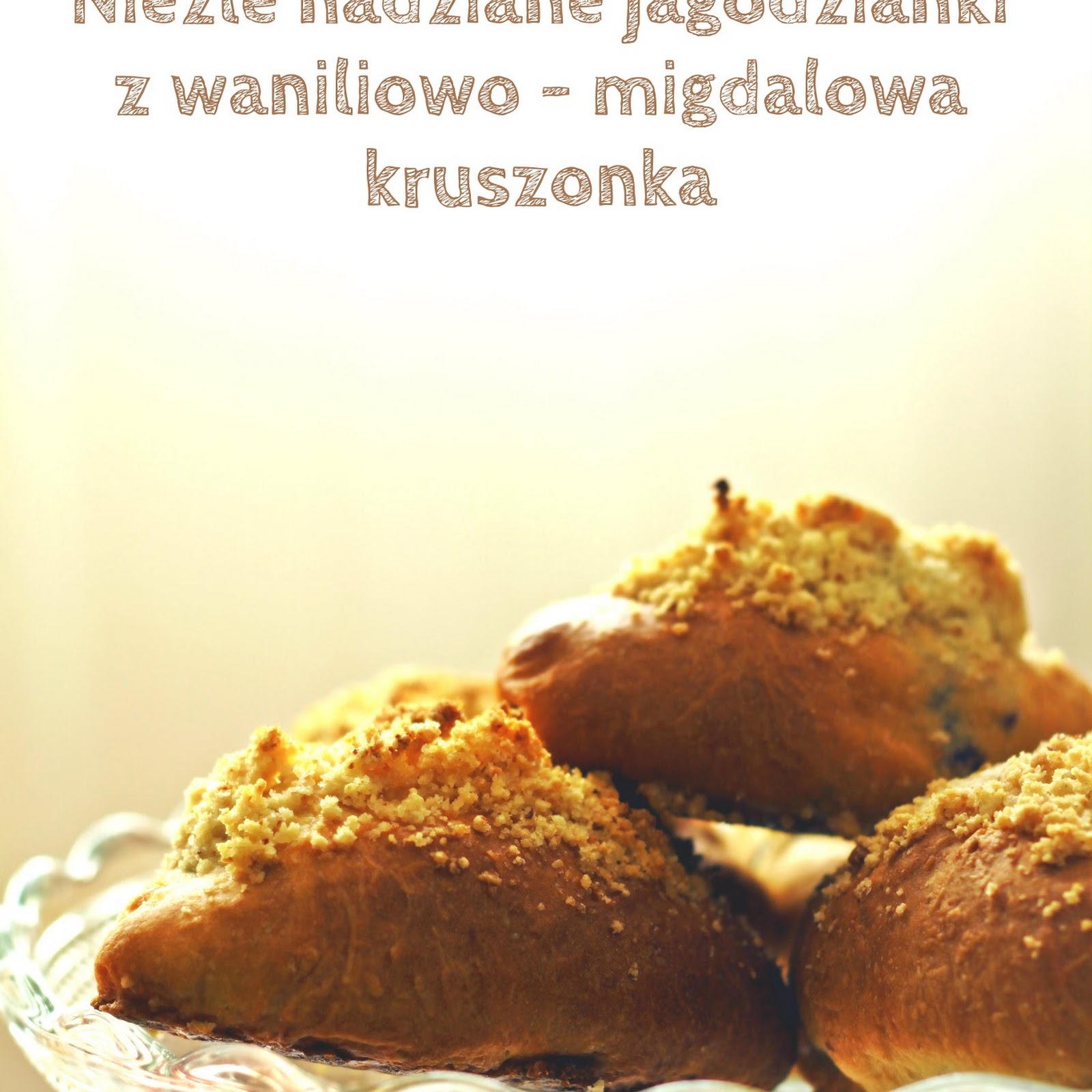 Nieźle nadziane jagodzianki z migdałowo-waniliową kruszonką