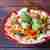 Makaron z czosnkowymi klopsikami oraz warzywami z masłem orzechowym 