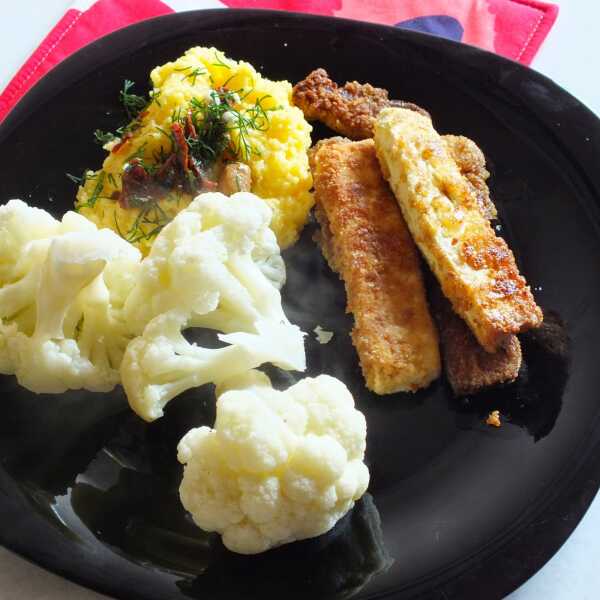 Paluszki 'rybne' z tofu + palenta + kalafior bez zasmażki