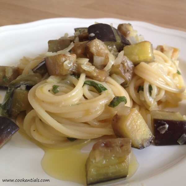 Spaghetti carbonara z bakłażanem