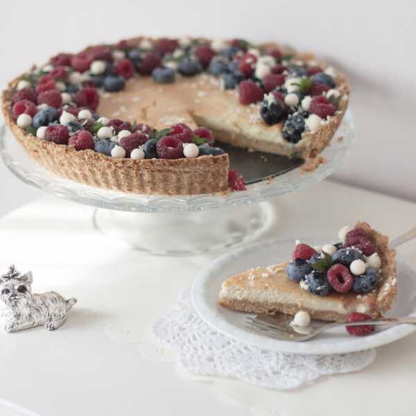 BAKING :: Cheesy tart with berries