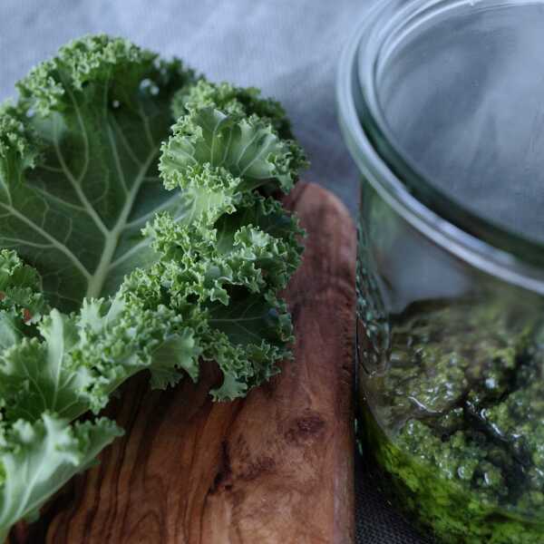 Pesto z jarmużu z bazylią i olejem rzepakowym...