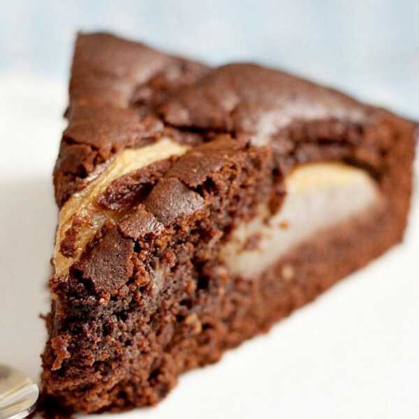 Ciasto czekoladowe z gruszkami i marcepanem 