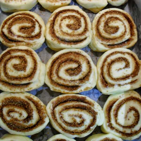 Cynamonowe bułeczki (cinnamon rolls)