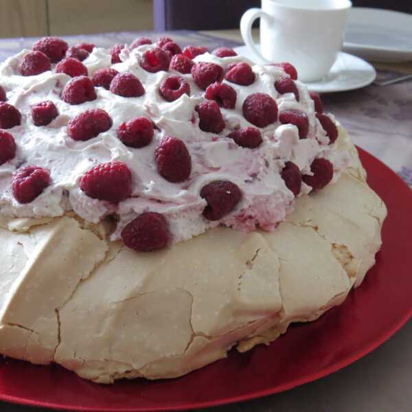 Malinowa Pavlova