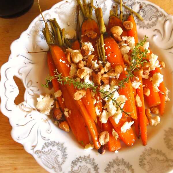 Pieczona marchewka z serem kozim i orzechami laskowymi/Roasted carrots with goat cheese and hazelnuts