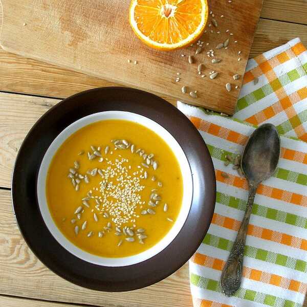 Zupa krem z marchwi z dodatkiem imbiru i pomarańczy