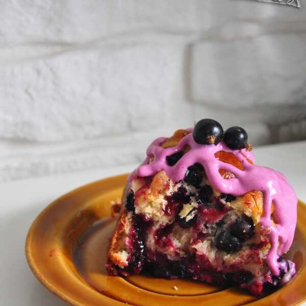 Drożdżówki z porzeczkami 'porzeczanki'/Buns with black currant