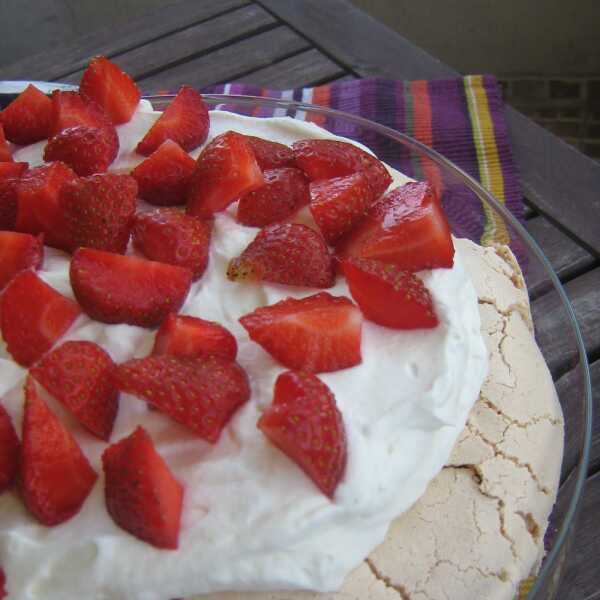 Pavlova z truskawkami