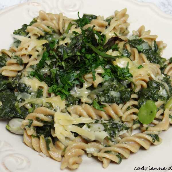 Makaron ze szpinakiem, bobem i cukinią / Pasta with spinach, broad beans and courgette