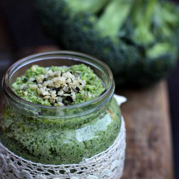 Pesto z brokuła i hemp seeds (nasion konopi) 