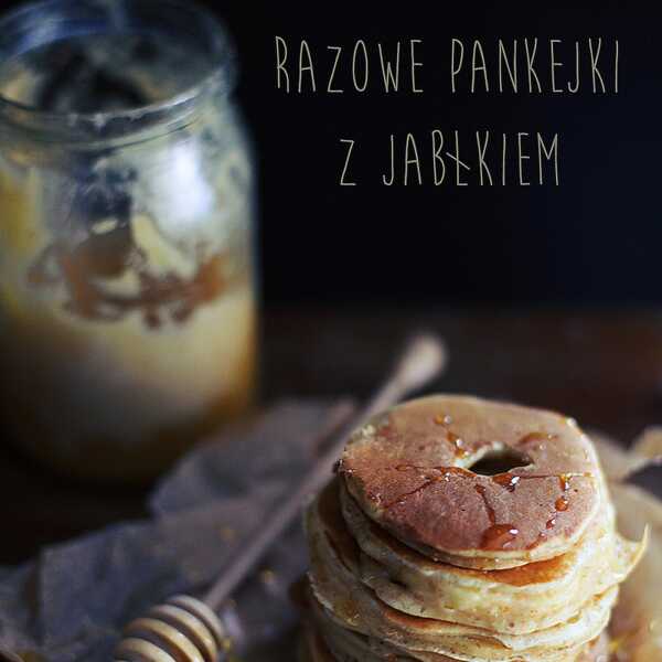 Razowe pankejki z jabłkiem