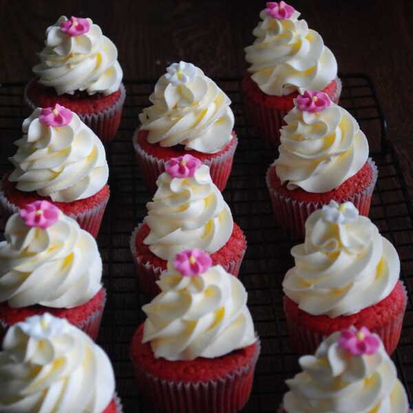 RED VELVET CUPCAKE