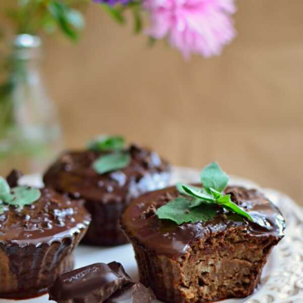 Zdrowa słodycz: babeczki brownie z ciecierzycy
