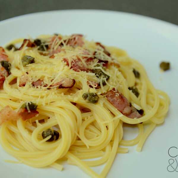 Spaghetti z boczkiem, kaparami i bursztynem w 10 minut