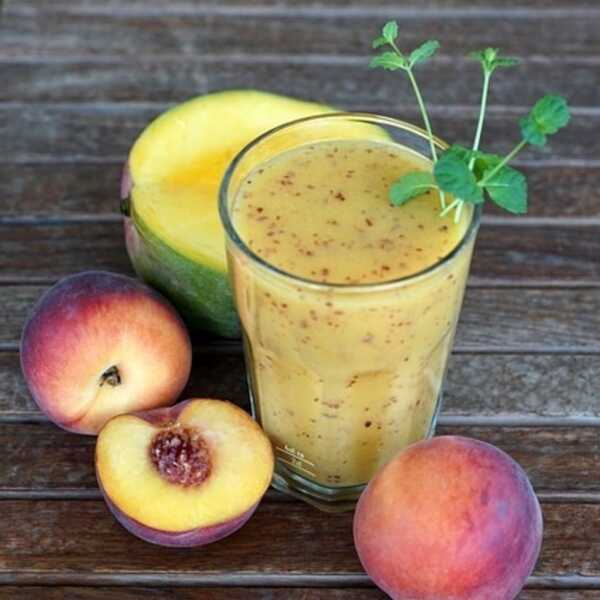 Kokosowe Smoothie z Brzoskwinią i Mango