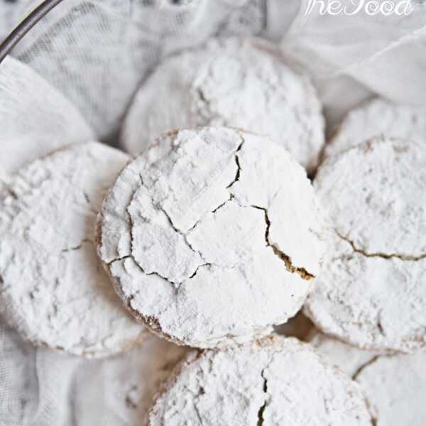 Słodkie pocałunki z Toskanii - ricciarelli