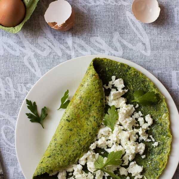 Ziołowy omlet z serem feta