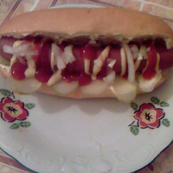 Hot dog cebulowo ogórkowy