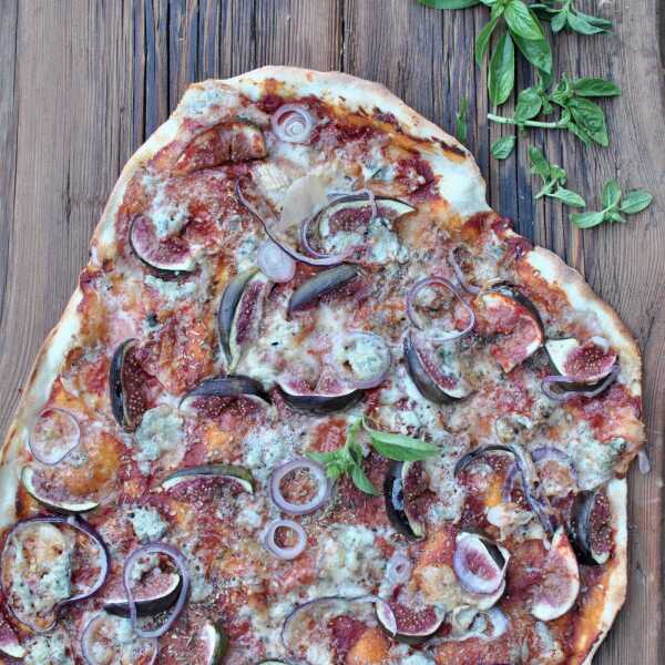 Pizza bezglutenowa z figami i gorgonzolą 