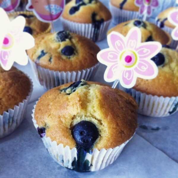 Muffinki kukurydziane z borówkami