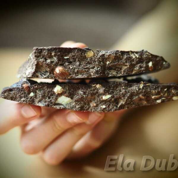 Jak zrobić czekoladę z ziaren kakaowca - z prażonymi migdałami