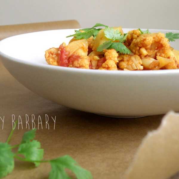 Aloo Gobi (curry kalafiorowo-ziemniaczane)