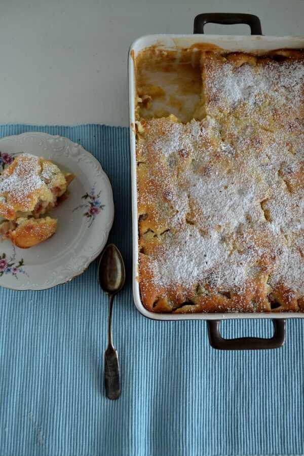 Pudding z rabarbarem i sosem karmelowym