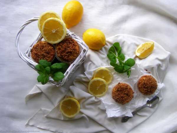 Cytrynowe muffiny z miętowym twarożkiem i otrębową kruszonką
