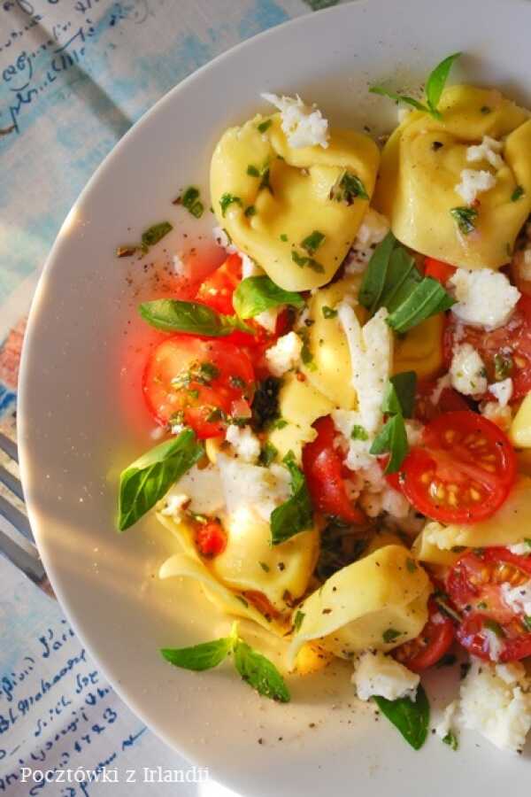 Sałatka Caprese z tortellini